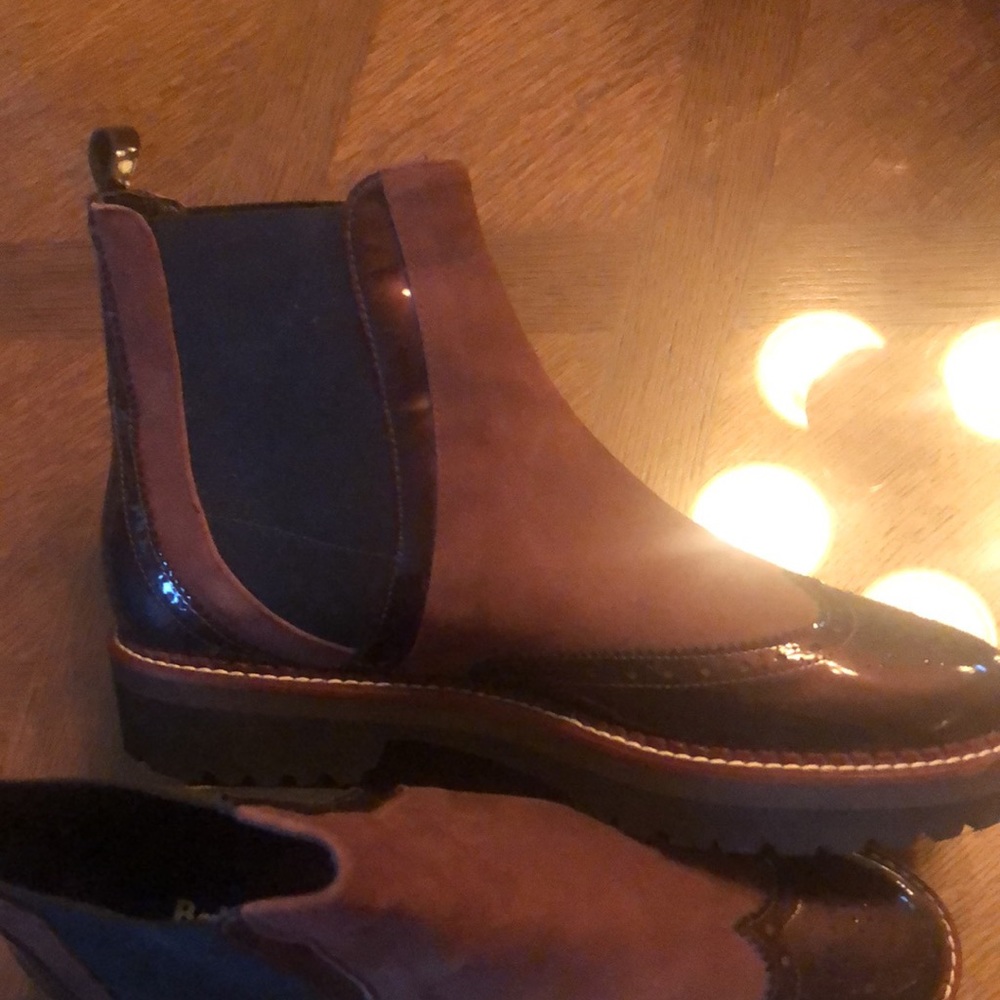Italian Brand Baldinini -Size 39 (40) Brown Chelsea Boots - Picture 2 of 10